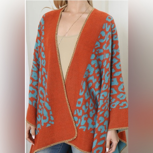 Wrap Poncho Beautiful Versatile. Wear on either side. 
Acrylic textile
#N013 - Picture 3 of 6